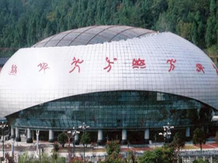 辽阳体育中心球形网架加工安装